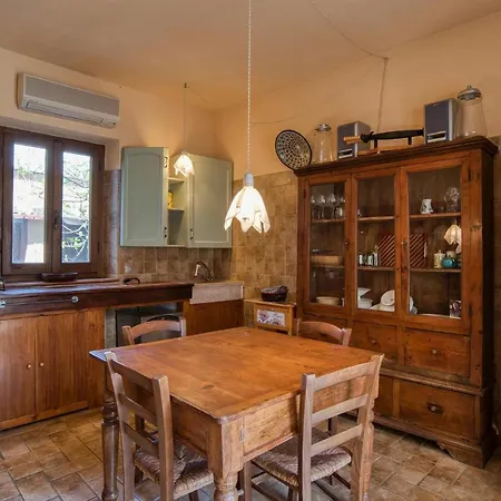 1 Bedroom Cozy In Montegiovi